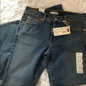 Women’s Levi jeans